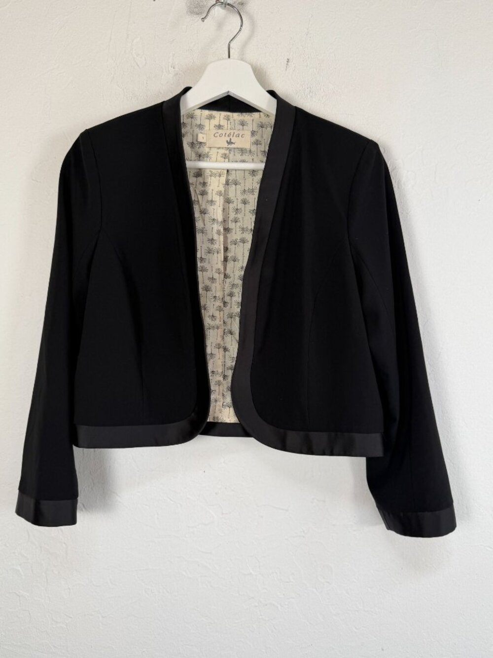 Cotélac Womens Black Cropped Open Front Blazer Satin Trim Palm Print Lining Sz 1